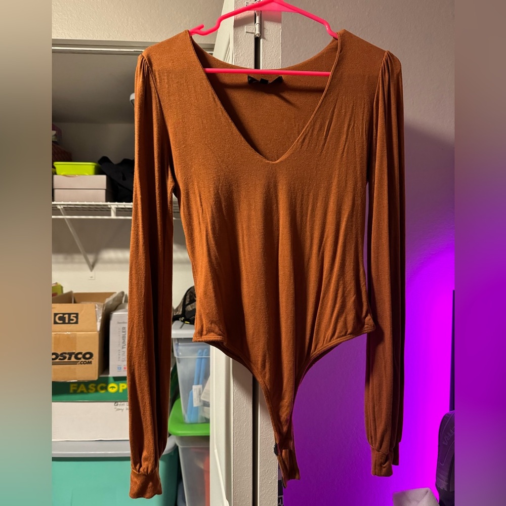 Lulu’s Kaylene Rust Orange V-neck Balloon Sleeve Bodysuit - Medium